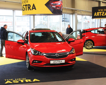 Opel Astra er rúmgóður og hlaðinn búnaði og tækninýjungum.