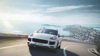 Sigurvegarinn Cayenne S E-Hybrid mælist með 3.4 l/100 meðaleyðslu.